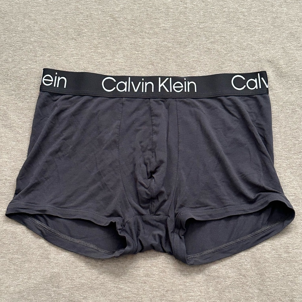 Calvin Klein Men's Ultra Soft Modern Trunk Phantom (Dark Grey) size M